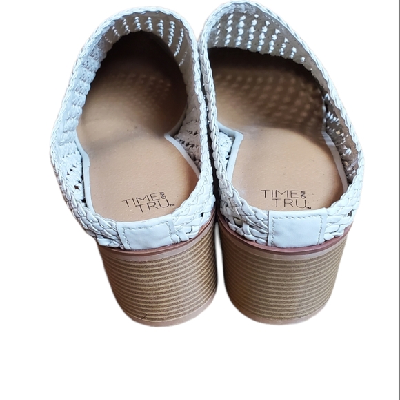 Time and Tru White Pointed Toe Woven Slip On Block Heel Mule - Picture 5 of 8